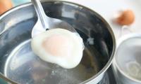 Ăn trứng chần lòng đào hay trứng chín tốt hơn, ăn thế nào cho đúng?